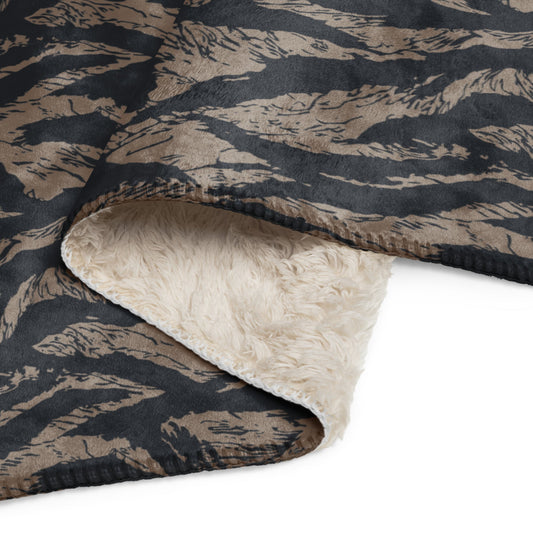 Afghanistan Taliban Special Forces Badri Tiger Stripe CAMO Sherpa blanket - Blankets