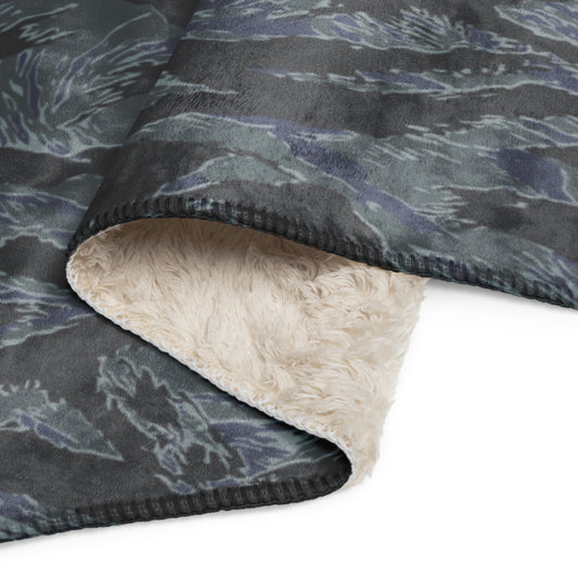 American Tiger Stripe Urban Ghost CAMO Sherpa blanket - Blankets