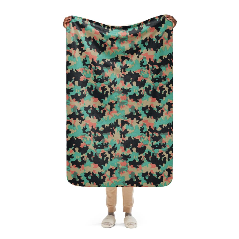 Czechoslovakian Duby CAMO Sherpa blanket - 37″×57″