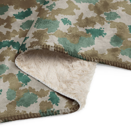 German Flachentarn Blumentarn CAMO Sherpa blanket - Blankets