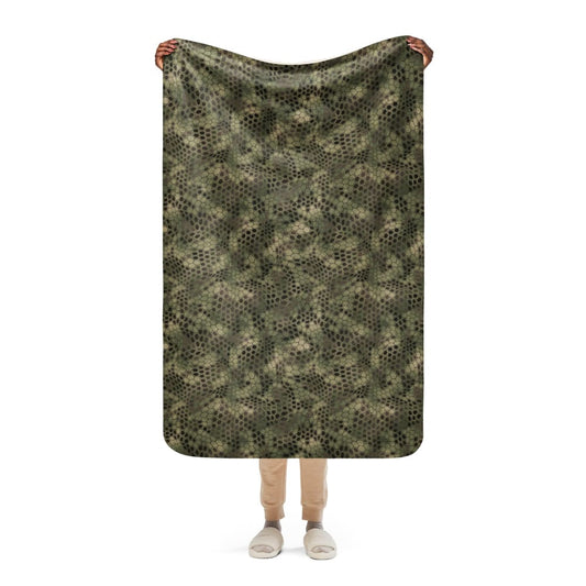 Hexagonal Scales Green CAMO Sherpa blanket - 37″×57″