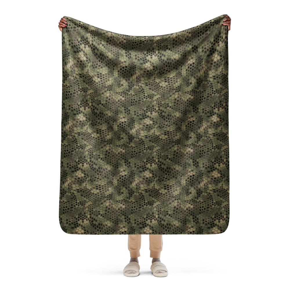 Hexagonal Scales Green CAMO Sherpa blanket - 50″×60″