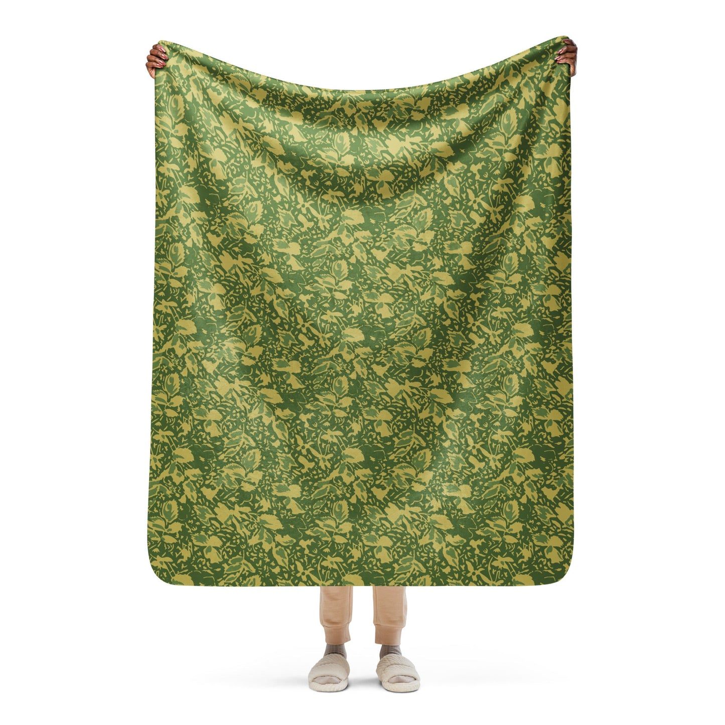 Romanian Soviet 1990 Leaf Spring CAMO Sherpa blanket - 50″×60″ - Blankets