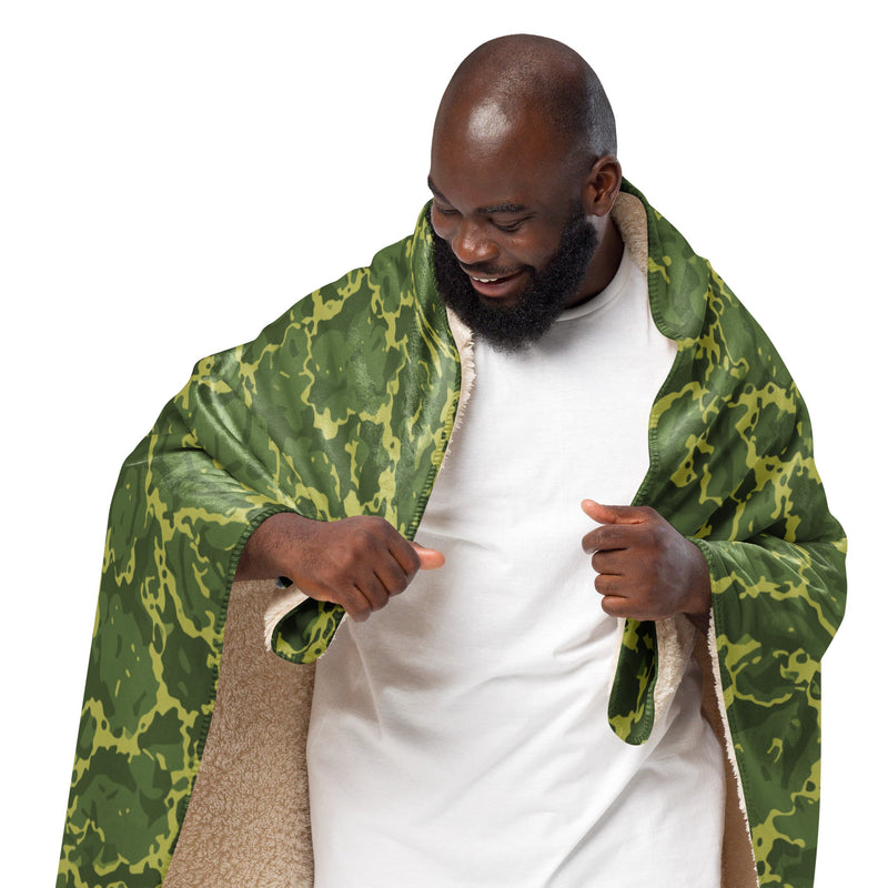 A2 Pandora Jungle CAMO Sherpa Blanket
