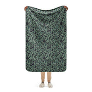 Duck Hunter Woodland Spot CAMO Sherpa Blanket - 37″×57″
