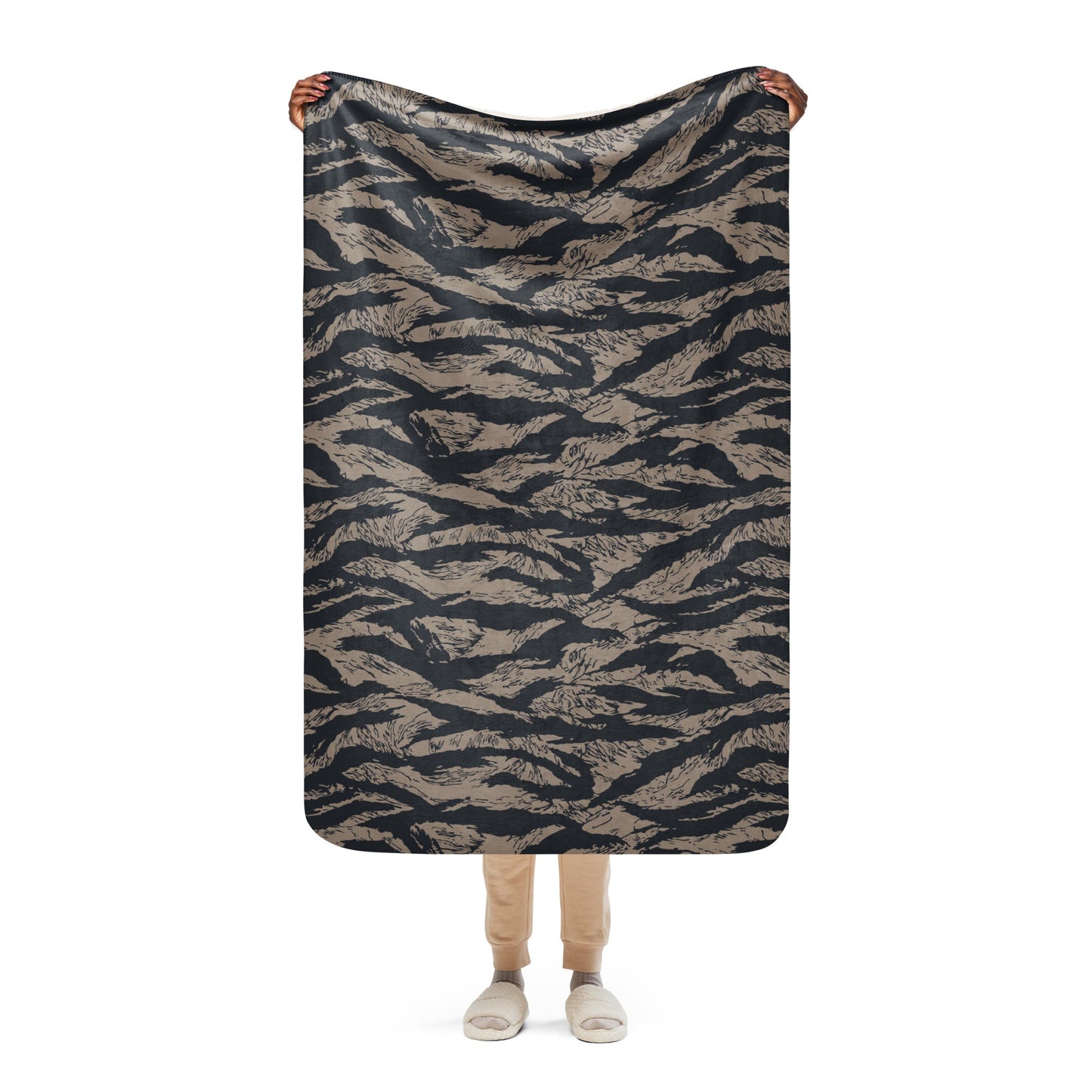 Afghanistan Taliban Special Forces Badri Tiger Stripe CAMO Sherpa blanket - 37″×57″ - Blankets