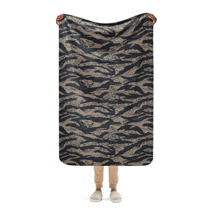 Afghanistan Taliban Special Forces Badri Tiger Stripe CAMO Sherpa blanket - 37″×57″ - Blankets