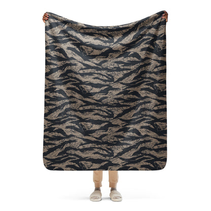 Afghanistan Taliban Special Forces Badri Tiger Stripe CAMO Sherpa blanket - 50″×60″ - Blankets