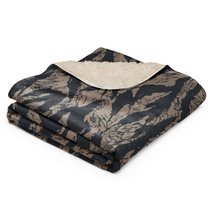 Afghanistan Taliban Special Forces Badri Tiger Stripe CAMO Sherpa blanket - Blankets
