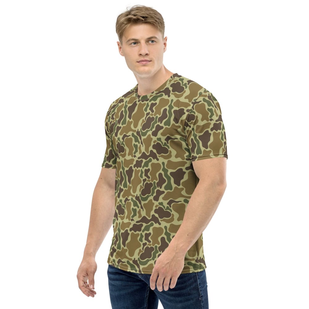 CAMO HQ - American Beo Gam Duck Hunter CIDG CAMO Men’s T-shirt