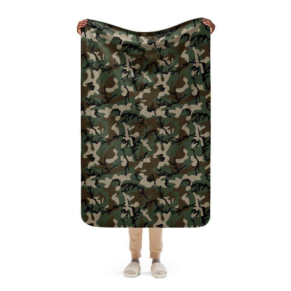 American M81 Woodland CAMO Sherpa blanket - 37″×57″