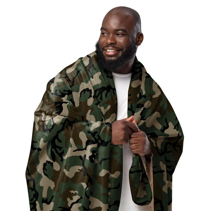 American M81 Woodland CAMO Sherpa Blanket