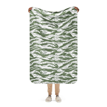 American Tiger Stripe Arctic Noorvik CAMO Sherpa blanket - 37″×57″ - Blanket