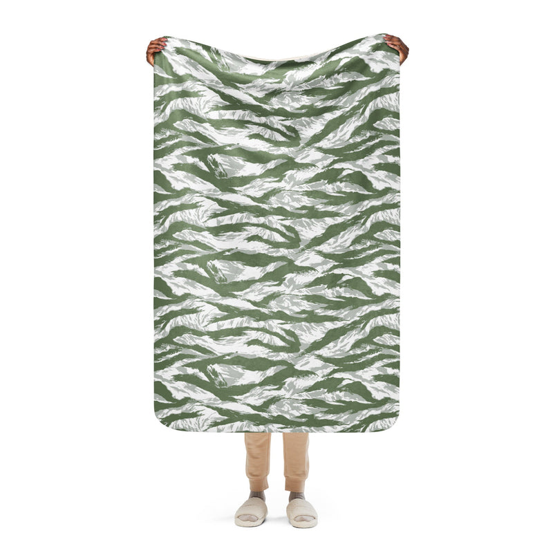 Tiger Stripe Arctic Noorvik CAMO Sherpa Blanket - 37″×57″