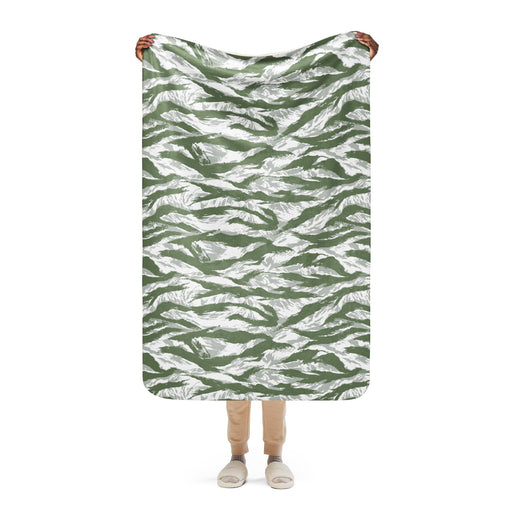 Tiger Stripe Arctic Noorvik CAMO Sherpa Blanket - 37″×57″