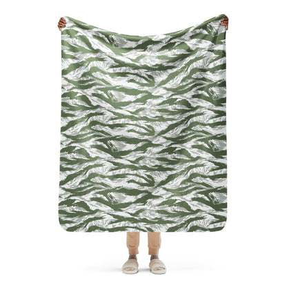 American Tiger Stripe Arctic Noorvik CAMO Sherpa blanket - 50″×60″ - Blanket