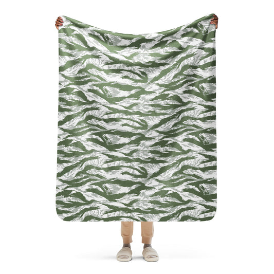 American Tiger Stripe Arctic Noorvik CAMO Sherpa blanket - 50″×60″ - Blanket
