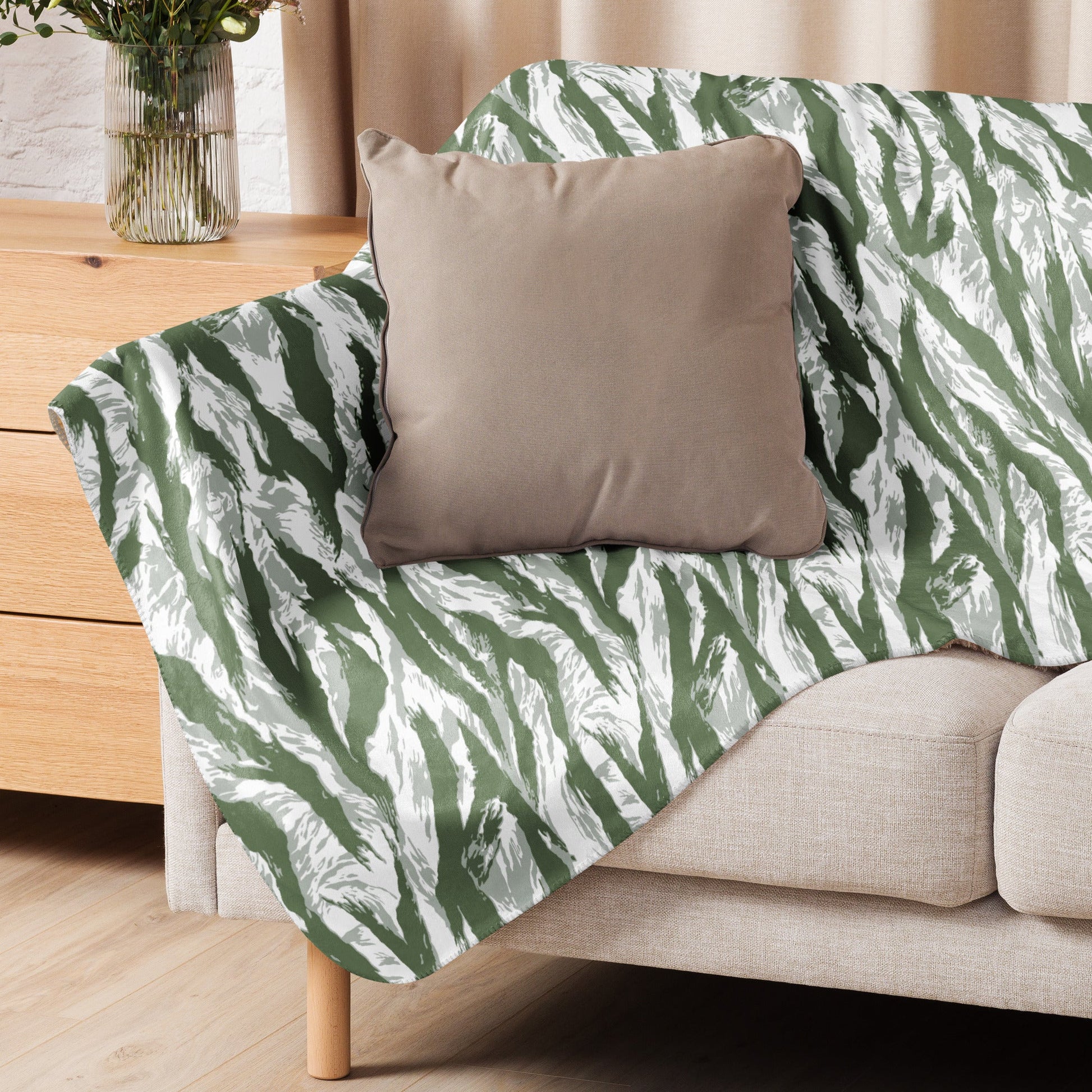 American Tiger Stripe Arctic Noorvik CAMO Sherpa blanket - Blanket