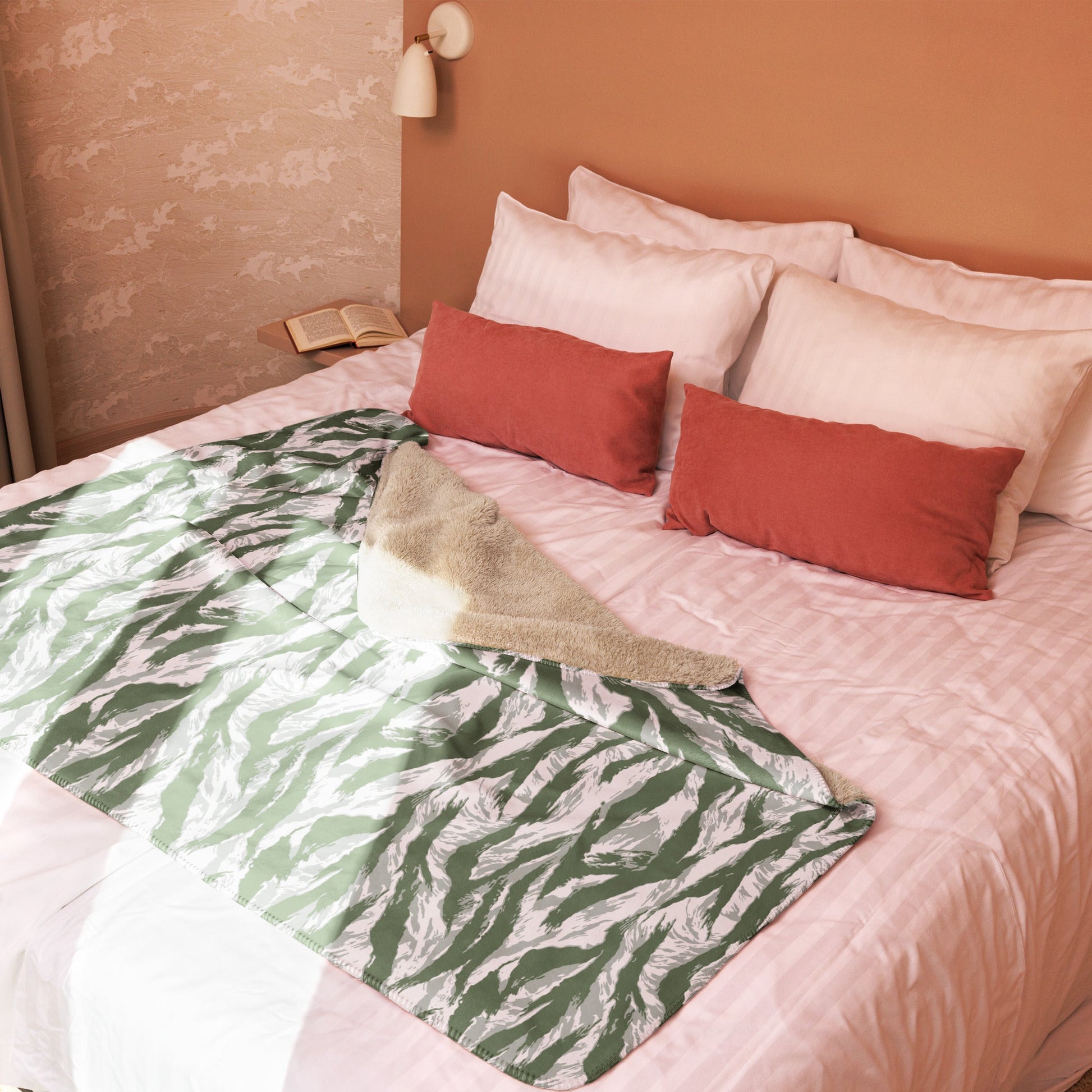 American Tiger Stripe Arctic Noorvik CAMO Sherpa blanket - Blanket