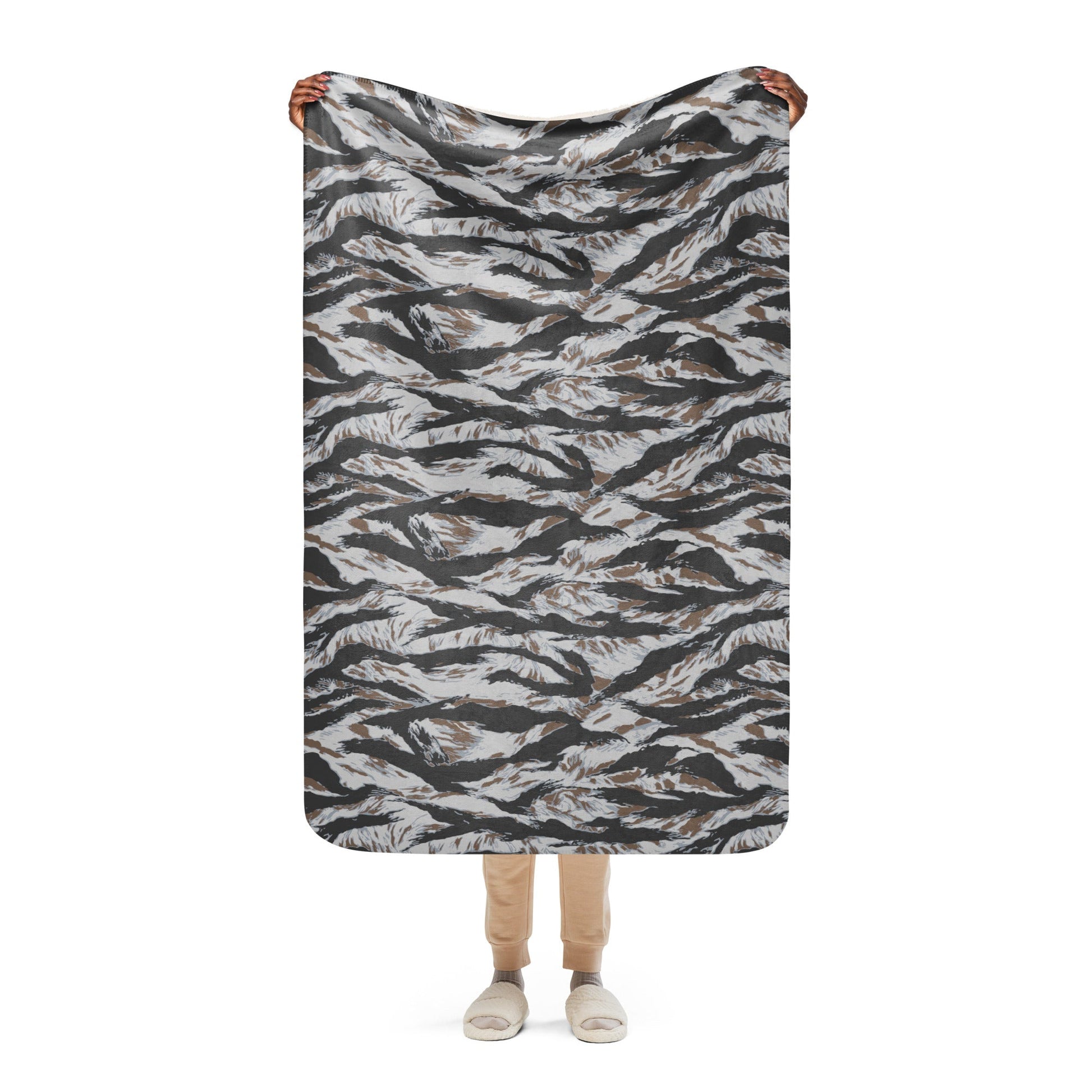 American Tiger Stripe Frostbite CAMO Sherpa blanket - 37″×57″ - Blankets
