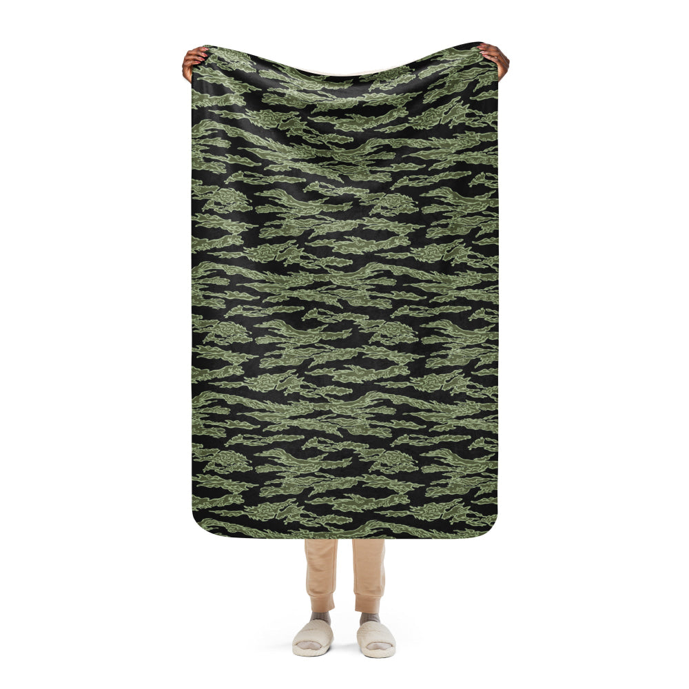 American Tiger Stripe Highland Jungle CAMO Sherpa blanket - 37″×57″ - Blanket