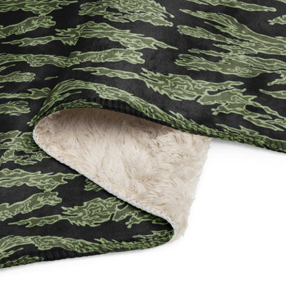 American Tiger Stripe Highland Jungle CAMO Sherpa blanket - Blanket