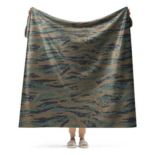 American Tiger Stripe MARPAT Woodland Trial CAMO Sherpa blanket - 60″×80″ - Blanket