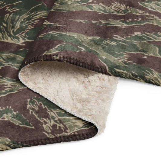 American Tiger Stripe Ridgeback CAMO Sherpa blanket - Blankets