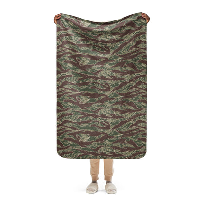 American Tiger Stripe Ridgeback CAMO Sherpa blanket - 37″×57″ - Blankets
