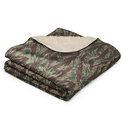 American Tiger Stripe Ridgeback CAMO Sherpa blanket - Blankets