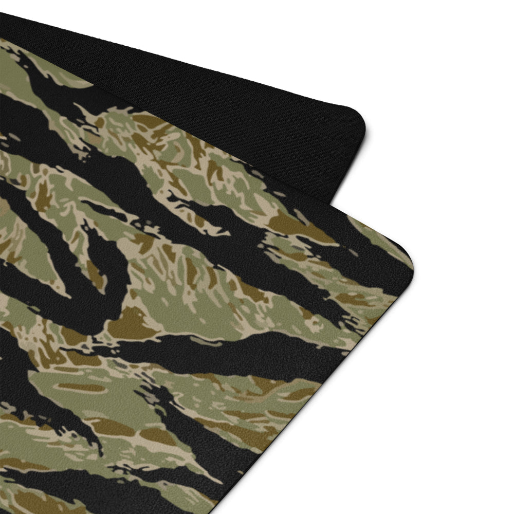 American Tiger Stripe Sparse John Wayne CAMO Yoga mat - Mat