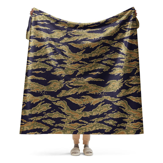 American Tiger Stripe Special Forces Advisor Gold CAMO Sherpa blanket - 60″×80″ - Blanket