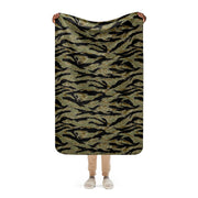 Tiger Stripe Special Forces Advisor Sparse CAMO Sherpa Blanket - 37″×57″