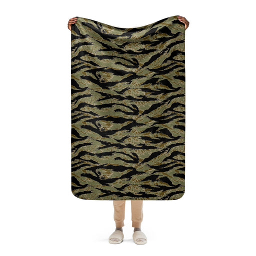 Tiger Stripe Special Forces Advisor Sparse CAMO Sherpa Blanket - 37″×57″