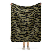 Tiger Stripe Special Forces Advisor Sparse CAMO Sherpa Blanket - 50″×60″