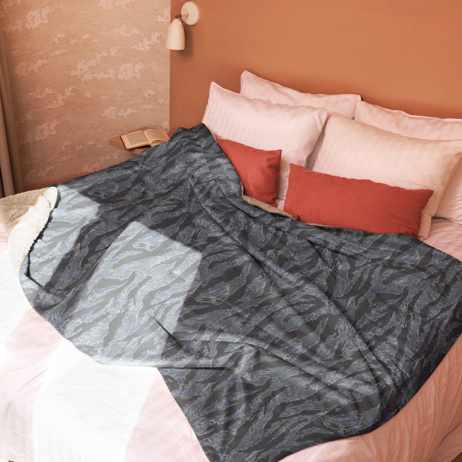 American Tiger Stripe Urban Ghost CAMO Sherpa blanket - Blankets