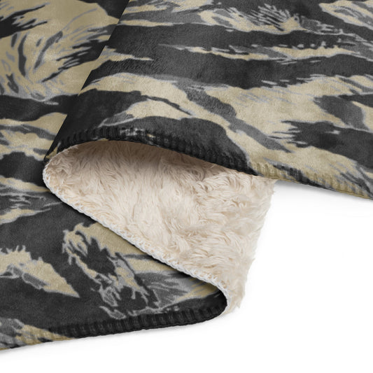 American Tiger Stripe Urban Rubble CAMO Sherpa blanket - Blankets