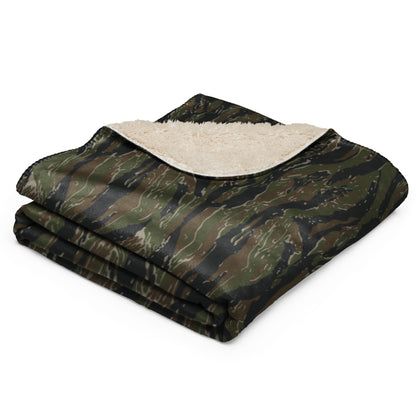 American Tiger Stripe Vintage Advisor Vietnam CAMO Sherpa blanket - Blankets