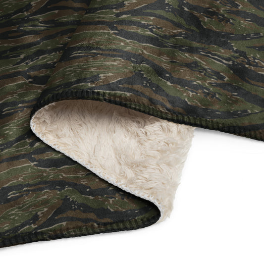 American Tiger Stripe Vintage Advisor Vietnam CAMO Sherpa blanket - Blankets