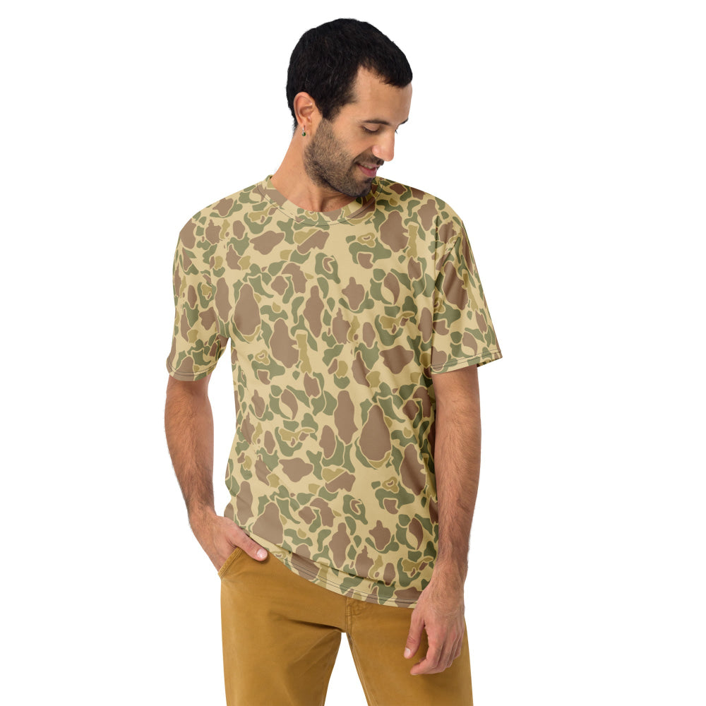 American WW2 M1942 Frog Skin Beach CAMO Men’s T-shirt - Mens T-Shirt