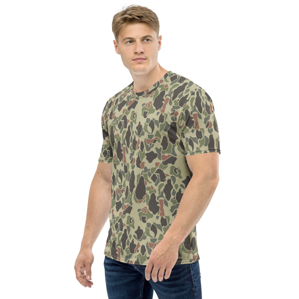 American WW2 M1942 Frog Skin Jungle Faded CAMO Men’s t-shirt - Mens T-Shirt