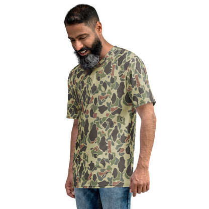 American WW2 M1942 Frog Skin Jungle Faded CAMO Men’s t-shirt - Mens T-Shirt