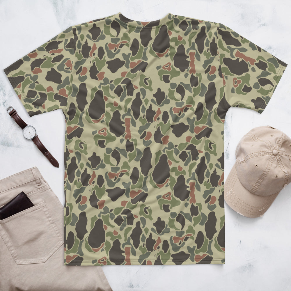 American WW2 M1942 Frog Skin Jungle Faded CAMO Men’s t-shirt - Mens T-Shirt