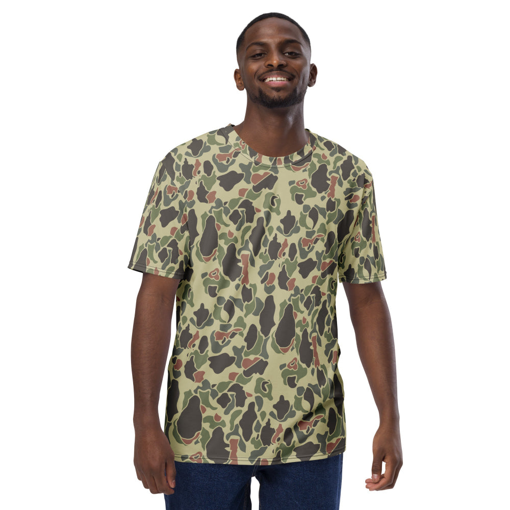 American WW2 M1942 Frog Skin Jungle Faded CAMO Men’s t-shirt - Mens T-Shirt