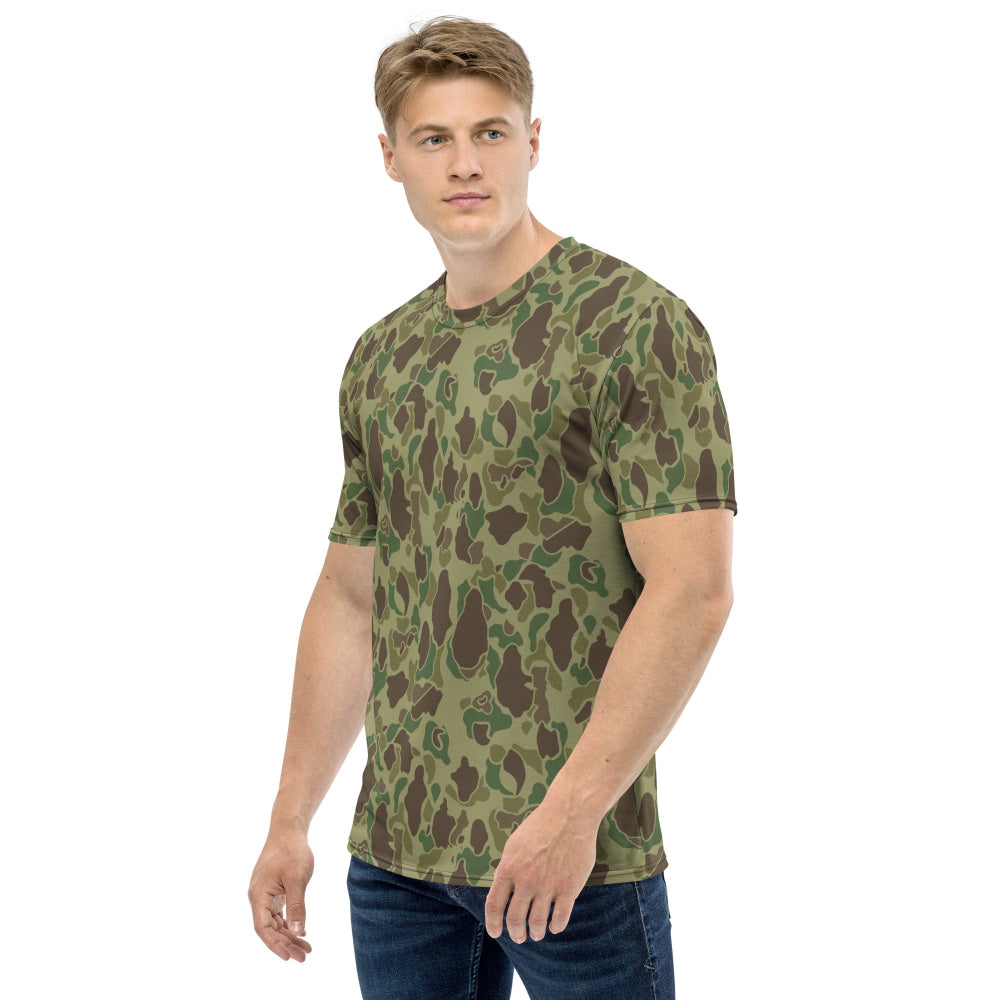 American WW2 M1942 Frog Skin Jungle CAMO Men’s T-shirt - Mens T-Shirt