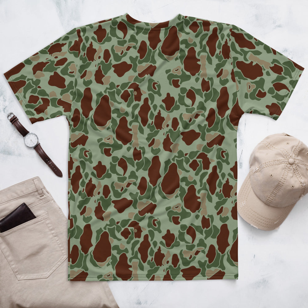 American WW2 M1942 Frog Skin Raider CAMO Men’s t-shirt - Mens T-Shirt