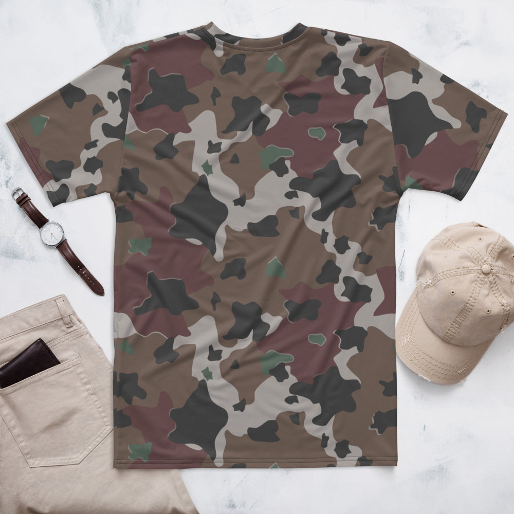 American WW2 Marine Experimental CAMO Men’s t-shirt - Mens T-Shirt