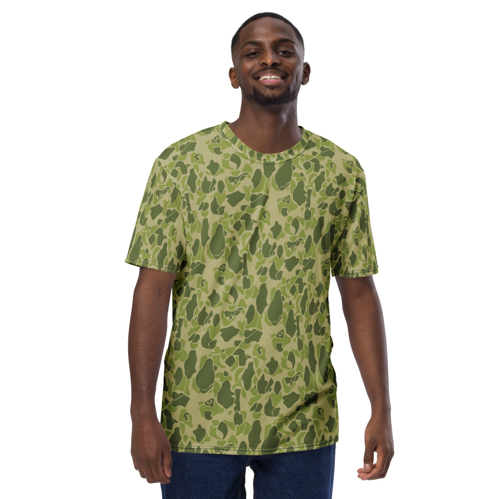 American WW2 Parachute CAMO Men’s T-shirt - Mens T-Shirt