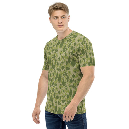 American WW2 Parachute CAMO Men’s T-shirt - Mens T-Shirt