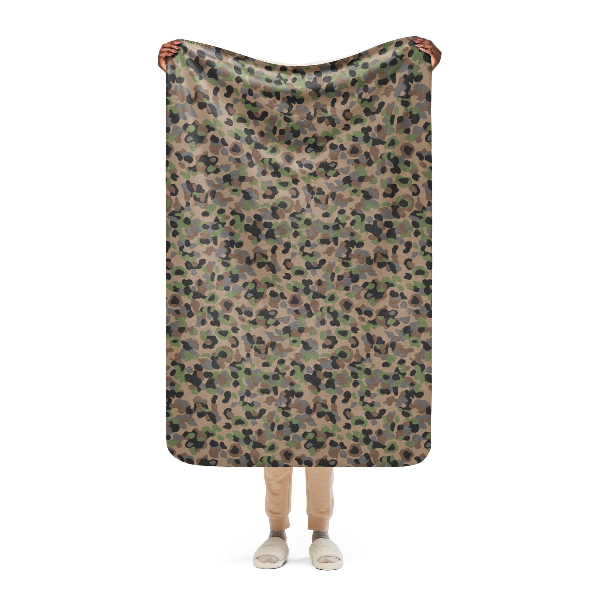 Austrian Pea Dot Erbsenmuster K4 CAMO Sherpa blanket - 37″×57″ - Blankets